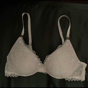 Victoria’s Secret - very sexy plunge bra size 32B